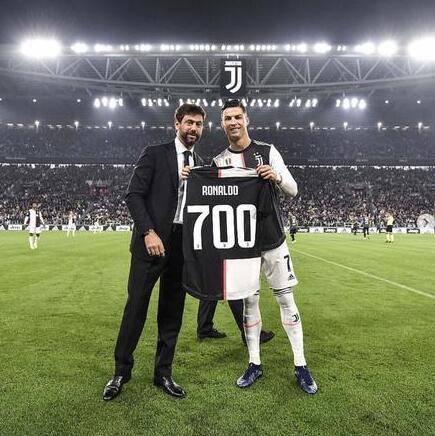 詹姆斯末节亮相表现低迷，关键失误与防守失职葬送湖人胜局，东契奇独木难支